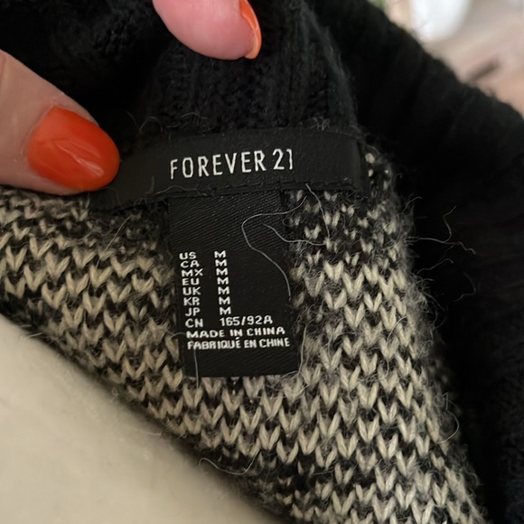 Forever 21 Sweater - Picture 5 of 5